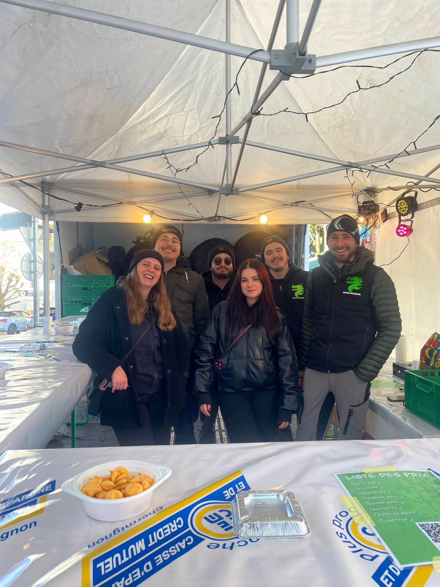 Membres des Gugg'Dragons à la cantine de carnaval